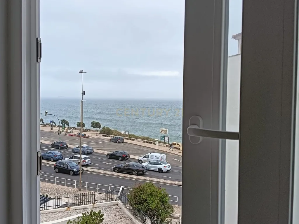 Apartamento T2 à Rendar - Vista Mar na Parede - Image 2