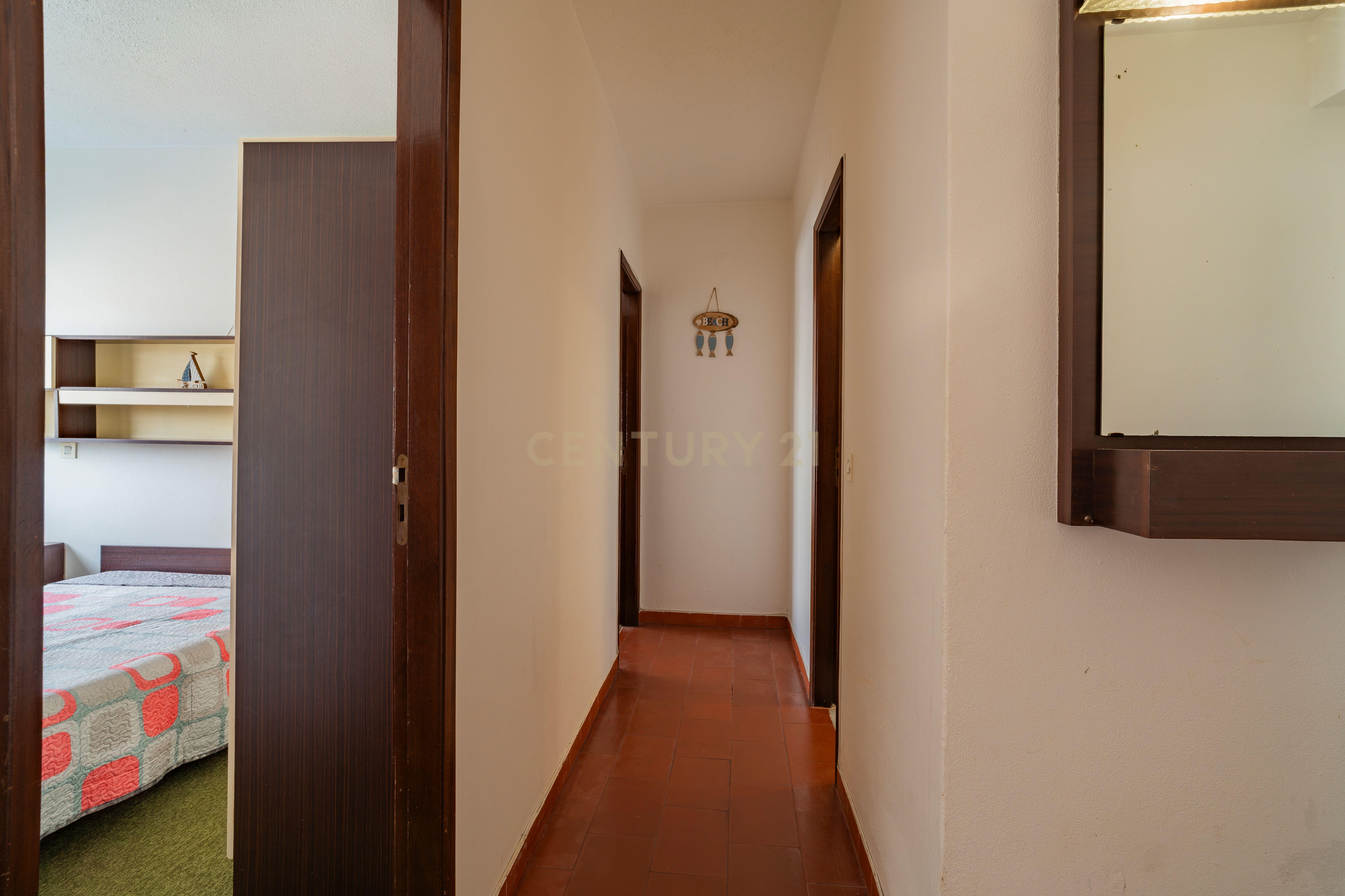 Fotografia 3 de Apartamento T2 à Venda | Nazaré | Vista Lateral para o Mar