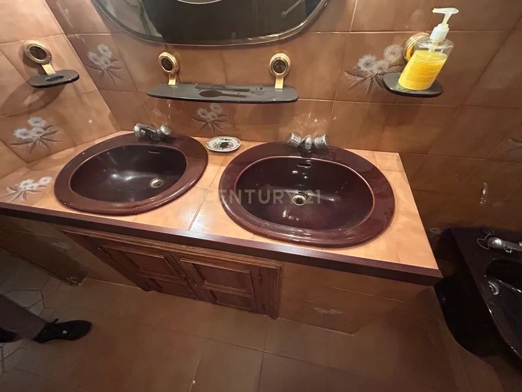 Edifício exclusivo com grande potencial numa das melhores zonas de Trujillo - Image 88