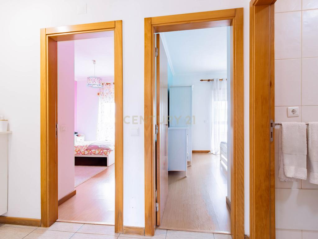 🌿 Oportunidade Única: T3 em Condomínio Fechado com Vista Deslumbrante e Máxima Tranquilidade! - Image 22