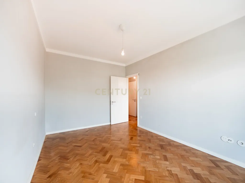 Apartamento T2 na Rua Manuel Carqueja - junto à Praça Velasquez - Porto - Image 14