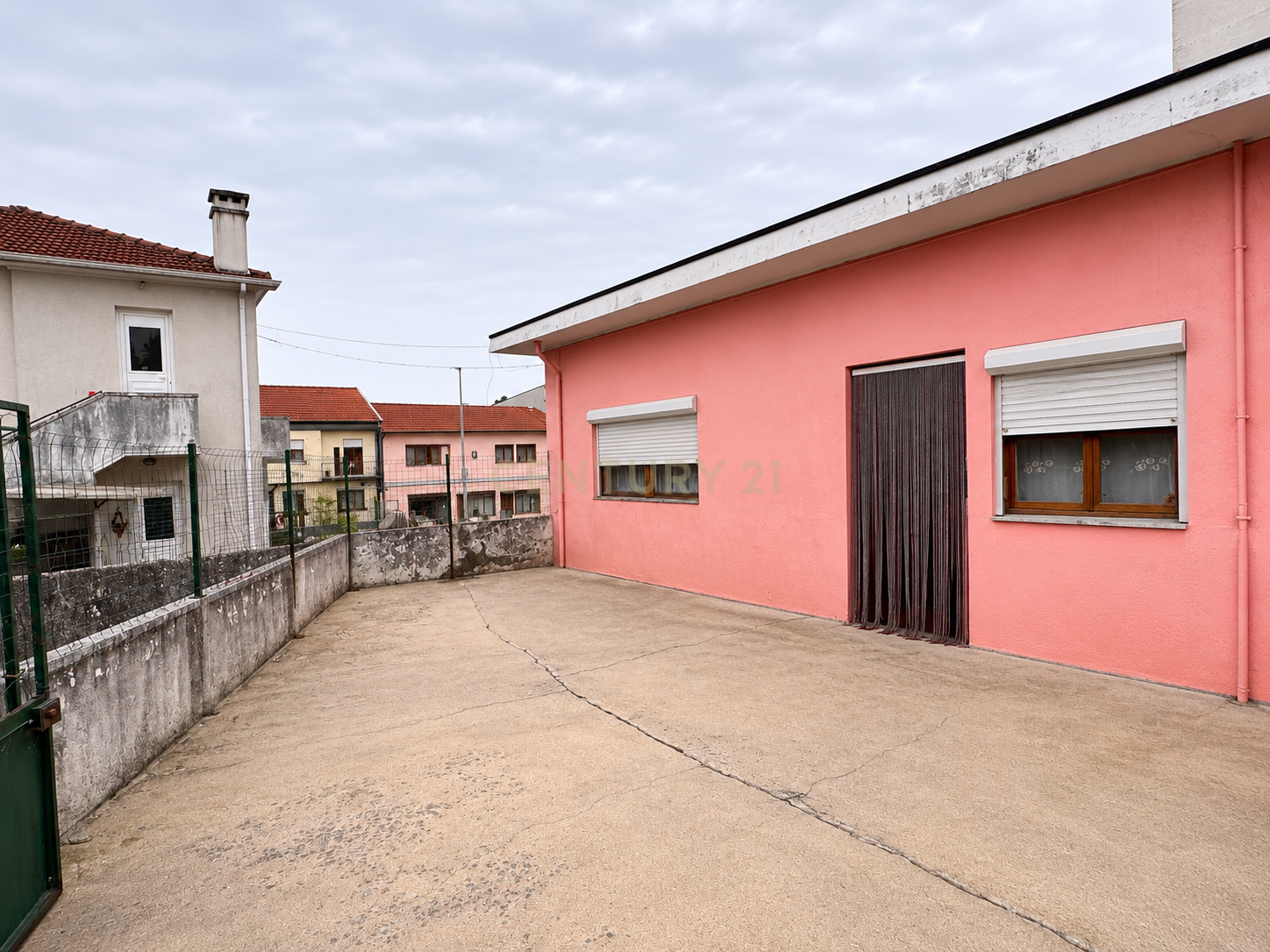 Fotografia 8 de Moradia Arrendada com Contrato Vitalício | Garagem e Terreno | Rio Tinto, Gondomar