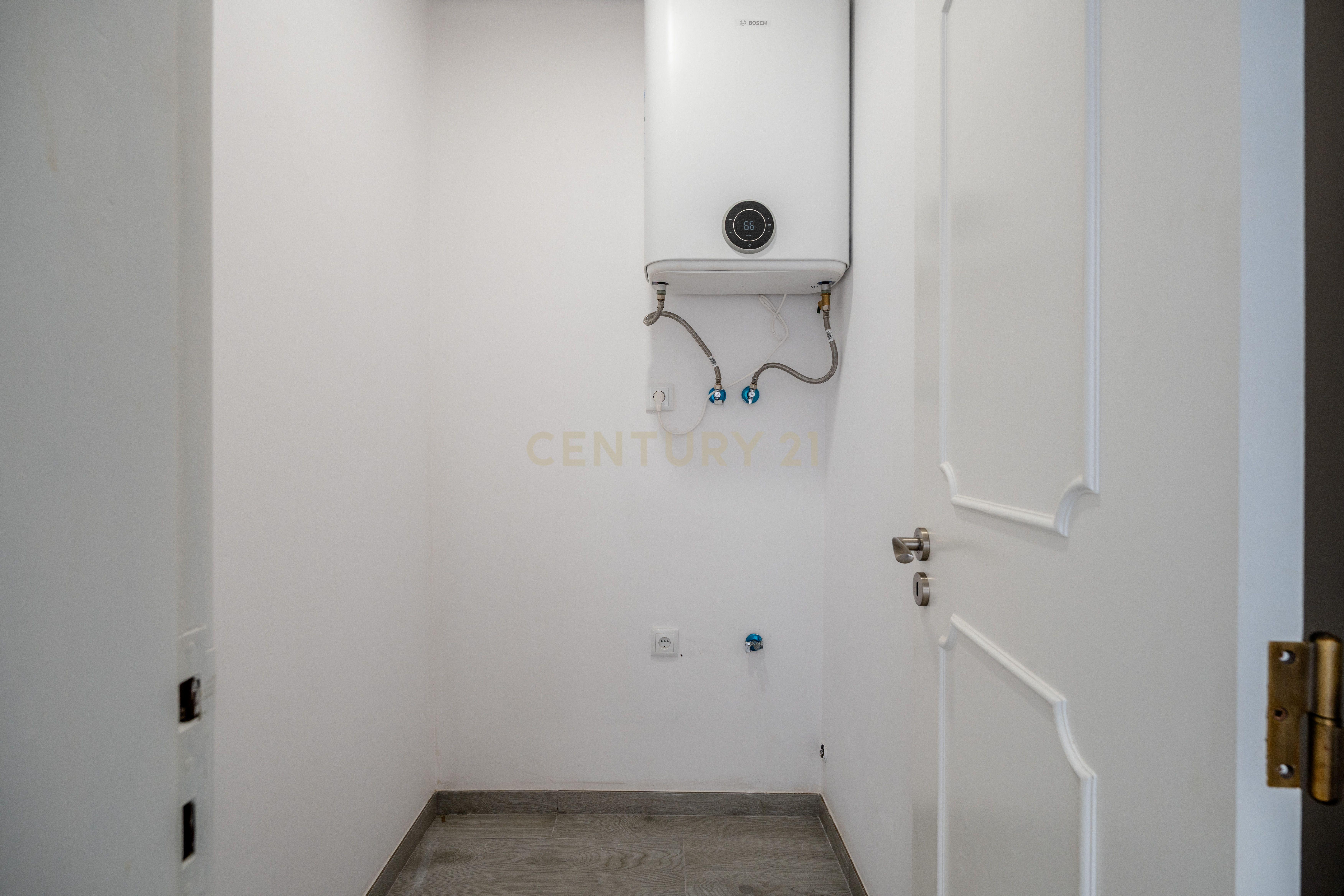 Fotografia 8 de T0+1 Renovado com Armazém de 105 m² e Logradouro Privado em Albufeira