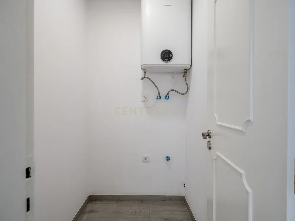 T0+1 Renovado com Armazém de 105 m² e Logradouro Privado em Albufeira - Image 8