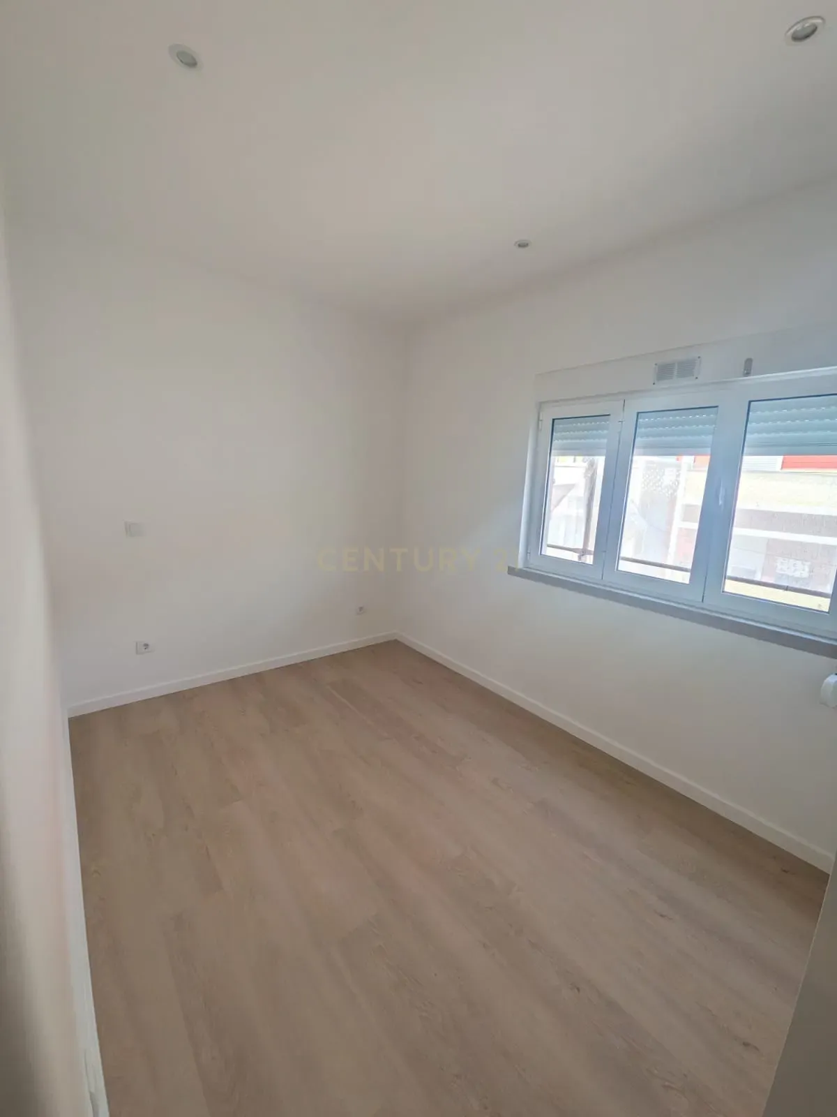 Fotografia 9 de Apartamento T1 Remodelado no Centro da Amadora