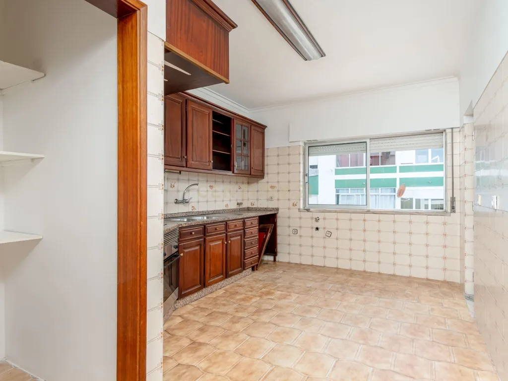 Apartamento T2 em Corroios, Seixal - Oportunidade Única! - Image 13