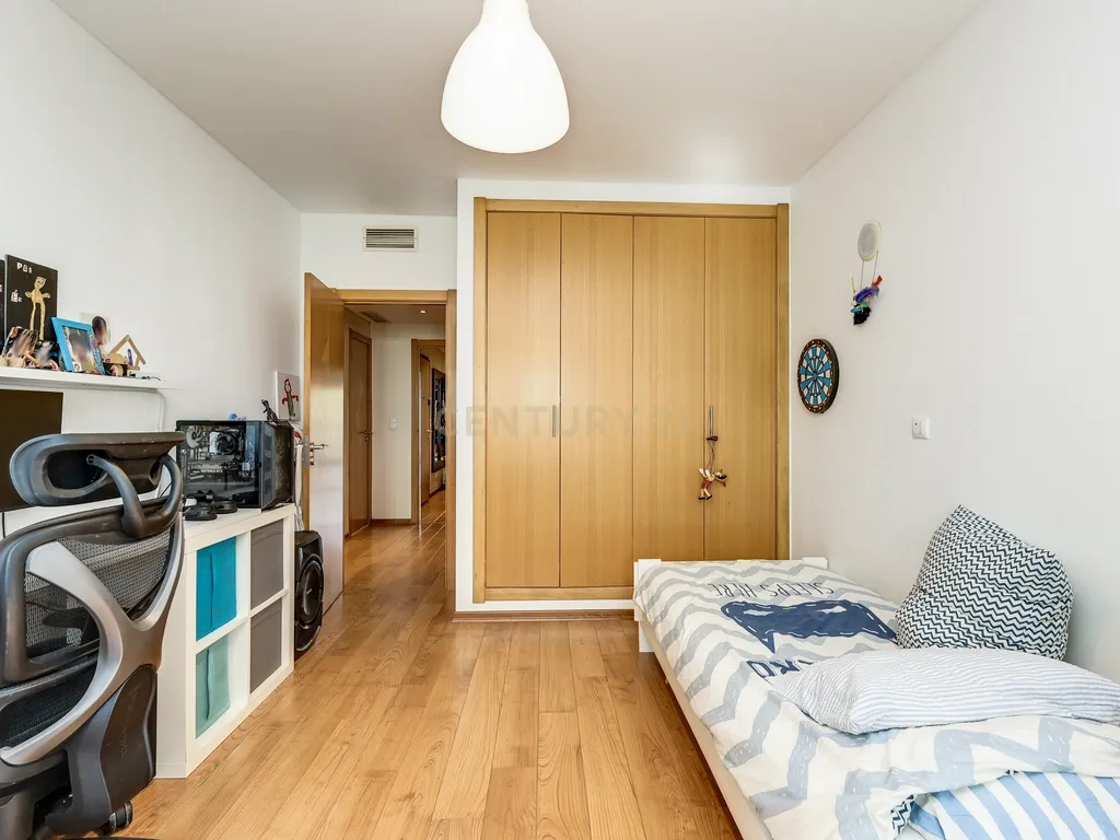 Apartamento T3 com vista panorâmica sobre o Jamor em condomínio fechado com piscina e ginásio - Image 18