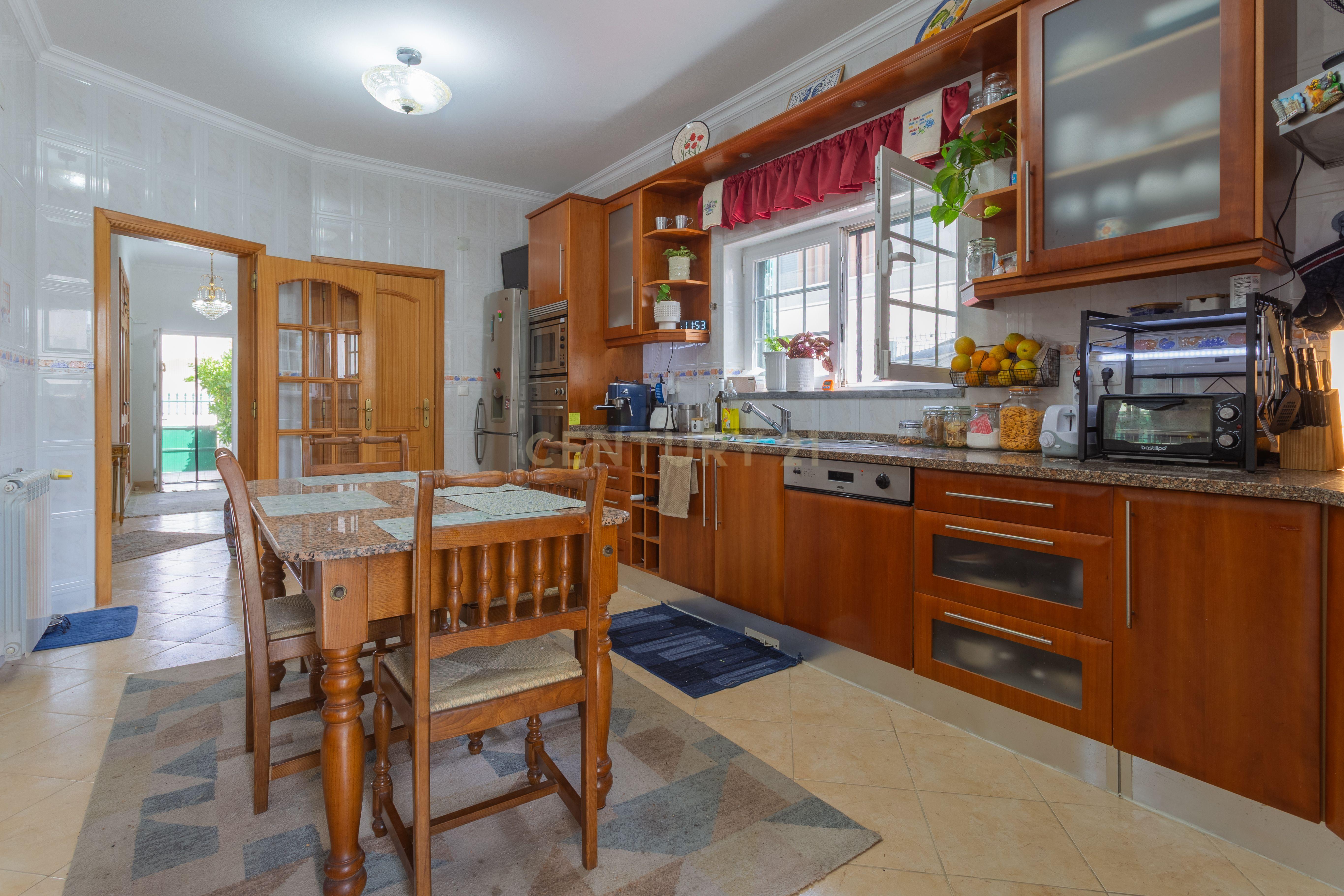 Fotografia 7 de Moradia Isolada T4 na Quinta do Anjo – Conforto, Espaço e Eficiência Energética