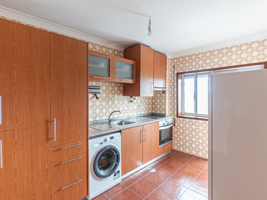 T2 Renovado com Vista Cidade – Rua de São Roque da Lameira, Campanhã - Image 9