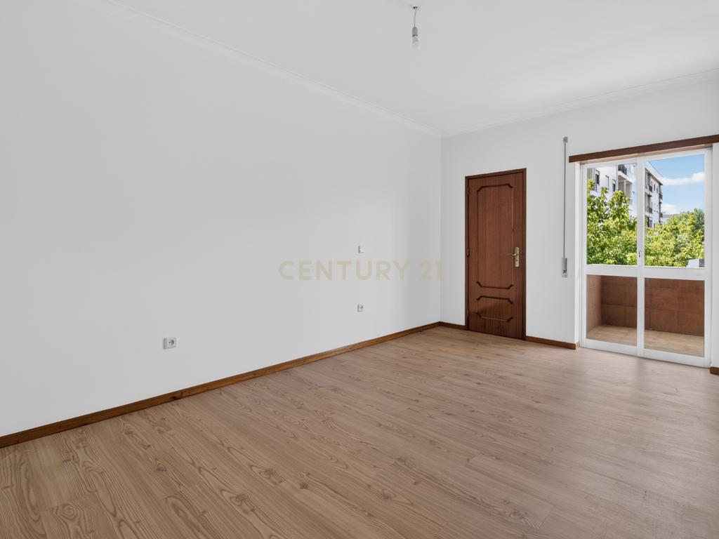 T3+1 com Garagem Fechada e Elevador | Lomar – Braga - Image 10