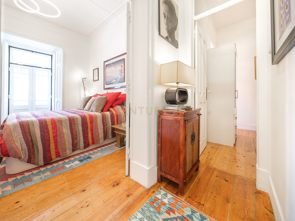 Apartamento T4 remodelado em Campo de Ourique  - Image 3