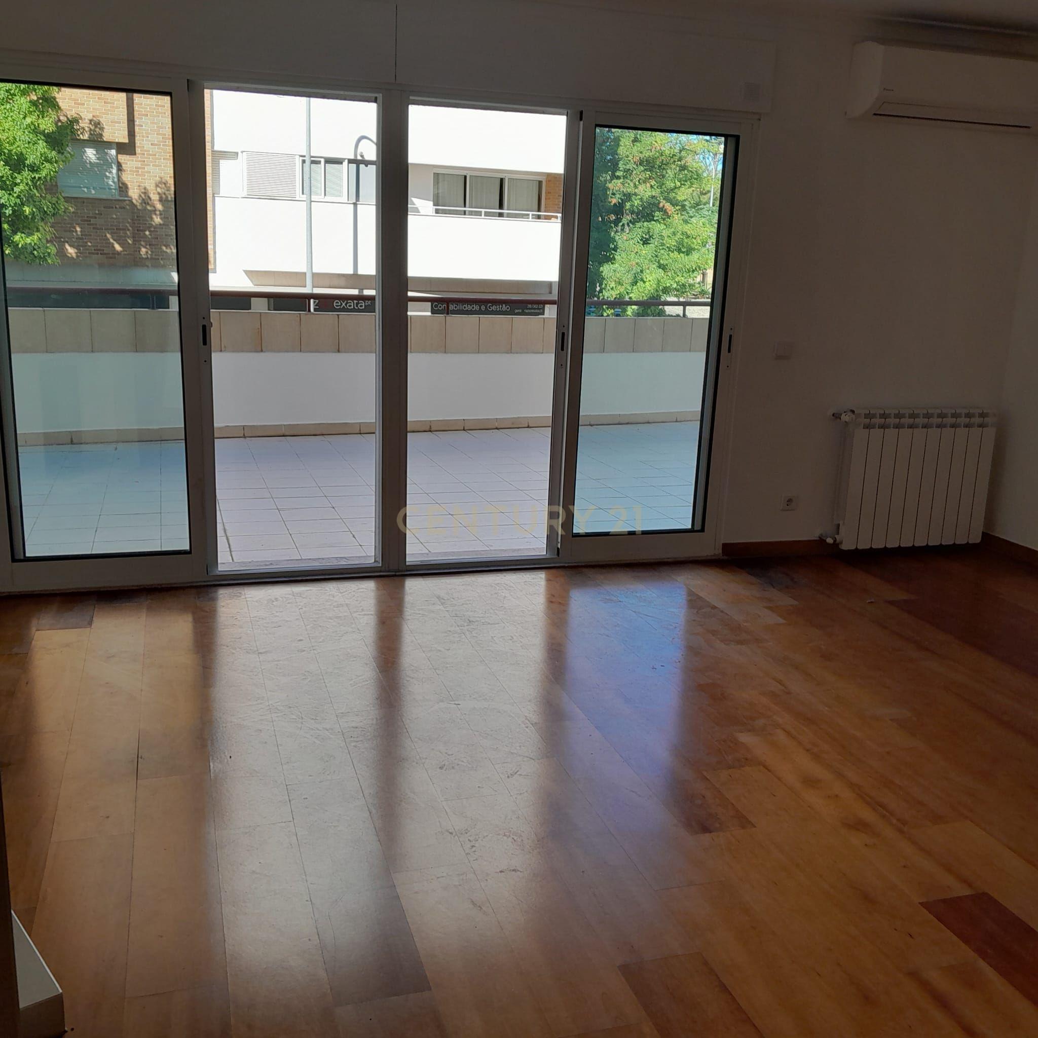 Fotografia 7 de Fantástico T2 com Terraço e estacionamento, frente ao Parque das Conchas