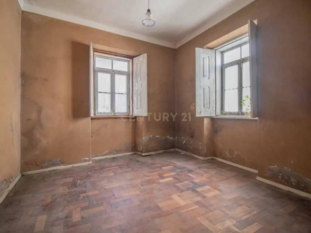 Casa antiga para recuperar com terreno e árvores de fruto, Alhadas, Figueira da Foz. - Image 12