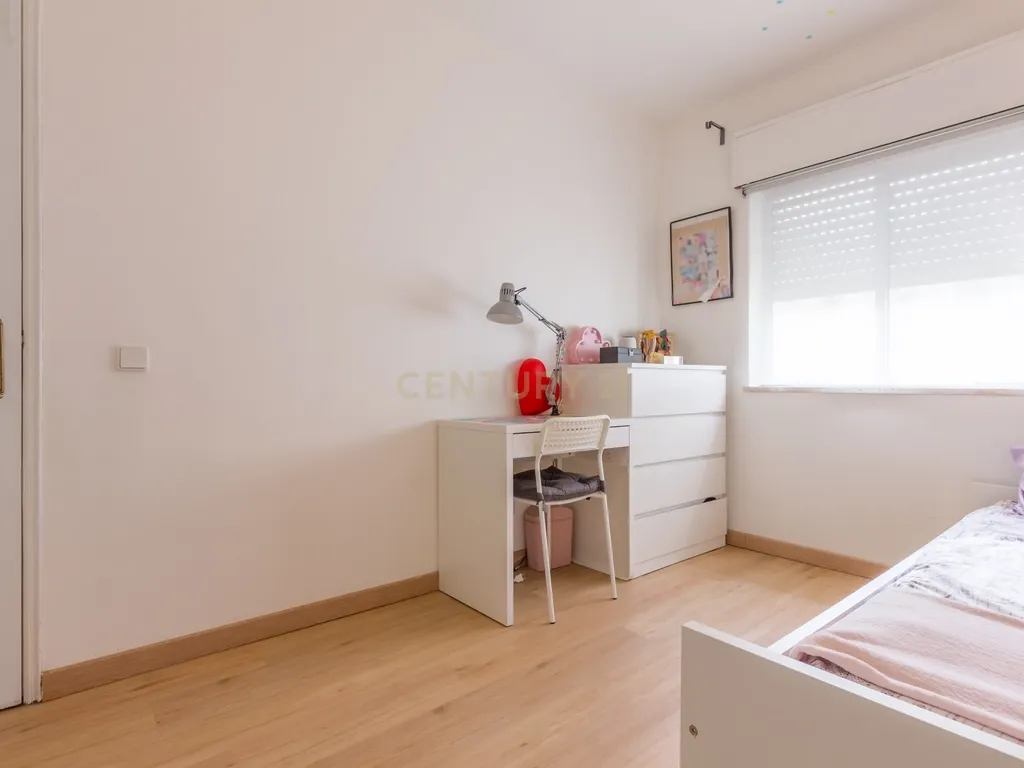 Apartamento T2 Moderno no Monte da Caparica, Pronto a Habitar - Image 15