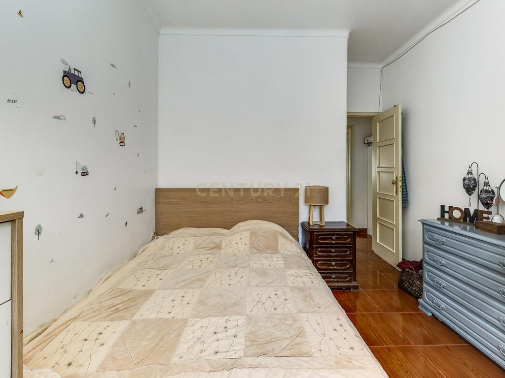 Moradia bifamiliar T4+1 em Pinheiro de Loures, com vistas desafogadas, jardim, pátio, varanda e terraço - Image 45