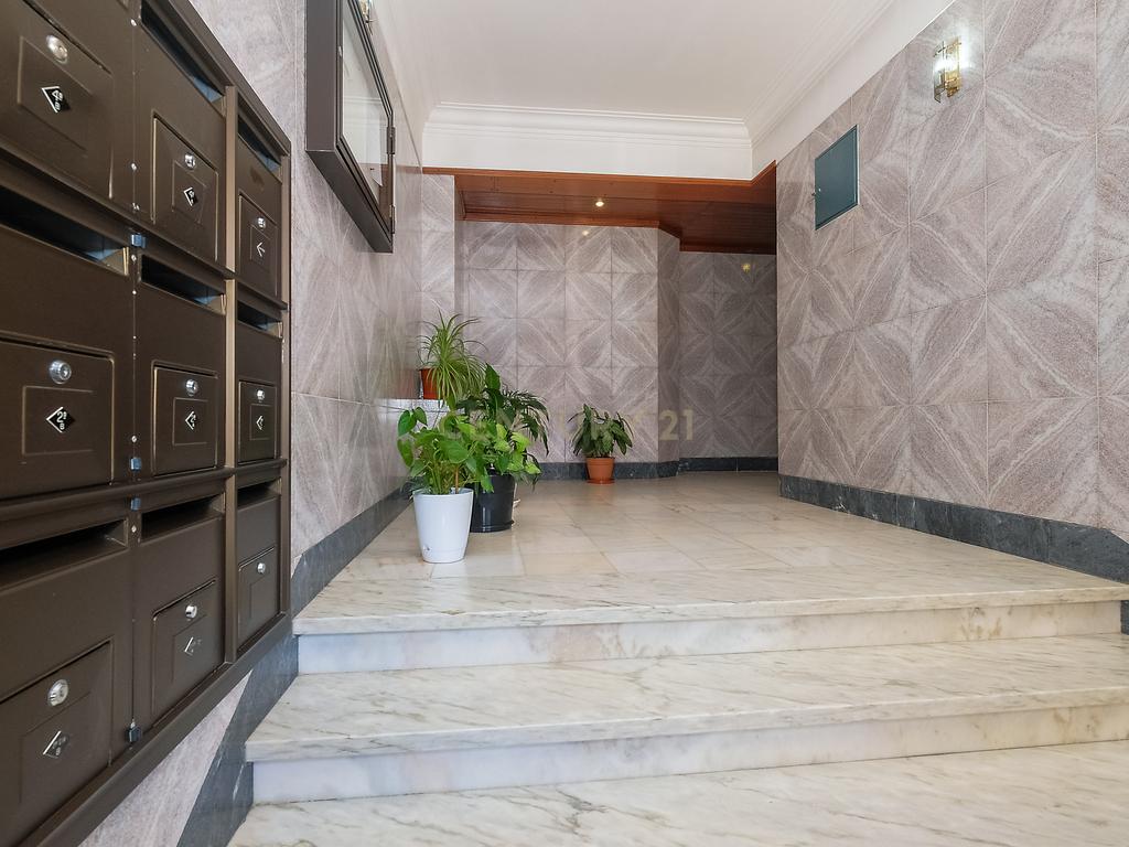 T2 com elevador e arrecadação no Casal do Cotão - Image 23