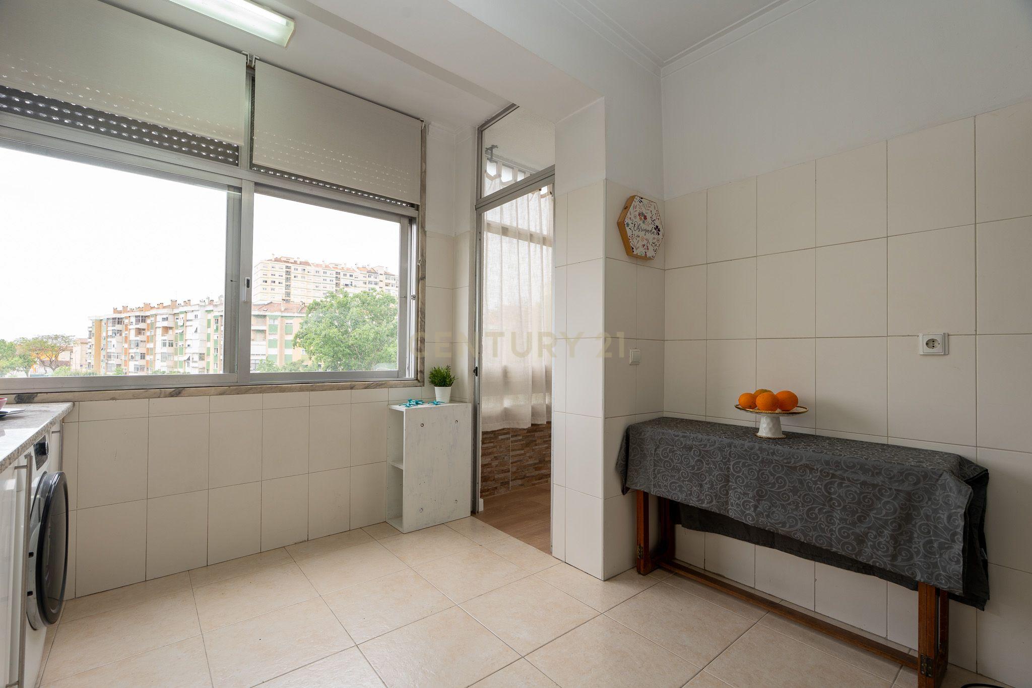 Fotografia 10 de T2 Renovado em Odivelas — Conforto, Luz Natural e Localização Privilegiada