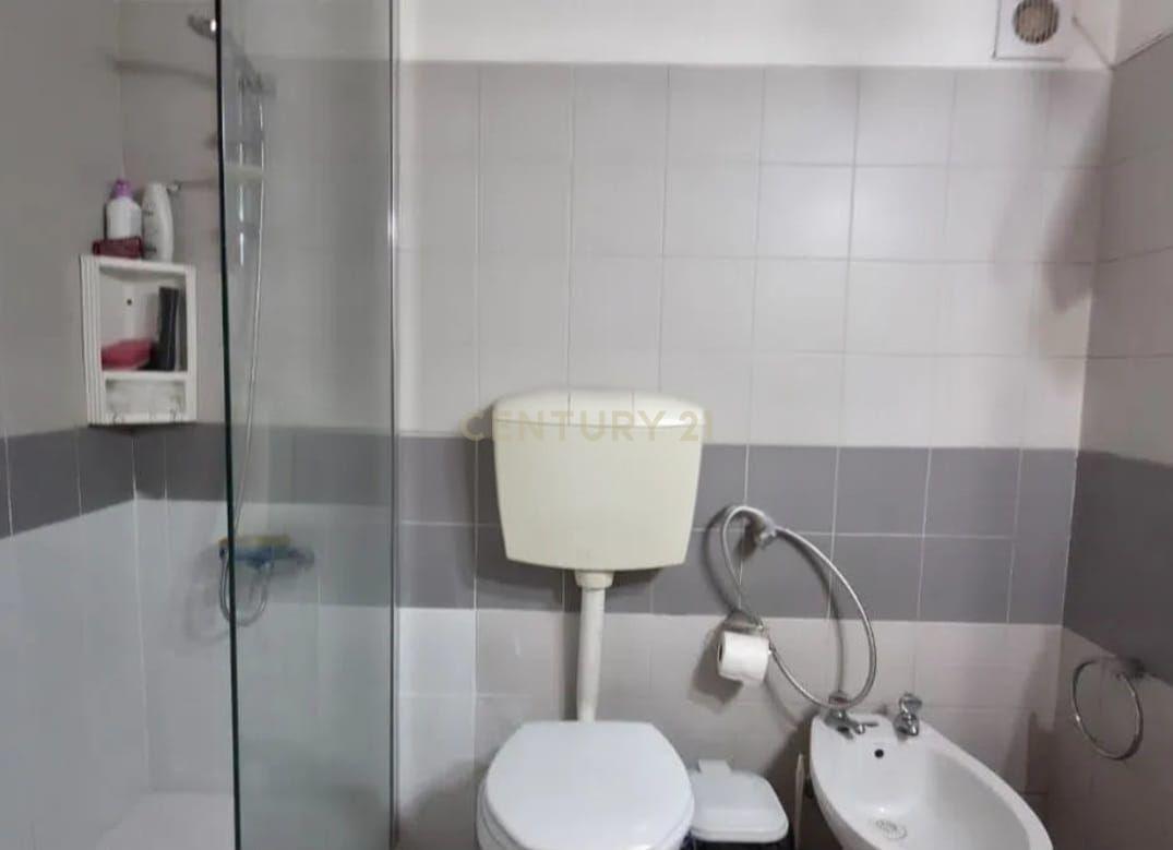 Fotografia 8 de Apartamento T2  no Pragal / Monte Caparica com 2 elevadores e ótimo acesso de entrada  ( mobilidade reduzida ) próximo da fertagus no Pragal e Praias