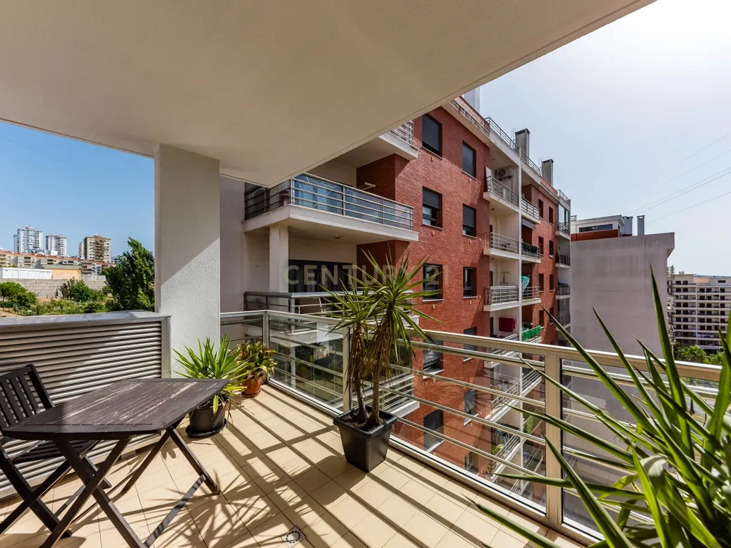 T3 nas Colinas do Cruzeiro | Conforto, Varandas e 2 Lugares de Garagem - Image 11