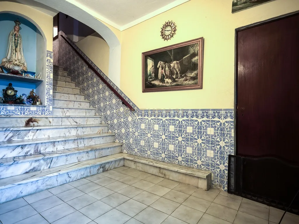 Moradia com elevado potencial de rentabilização em Camarões – Almargem do Bispo - Image 34