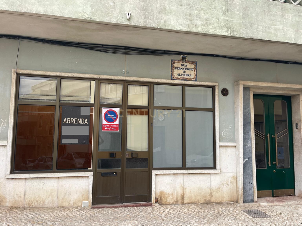 Loja para Arrendamento em Algés - Image 1