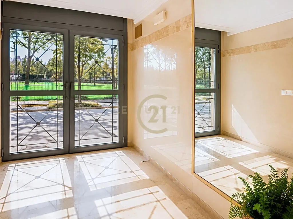 Cobertura de 5 Quartos com Terraço e Churrasqueira: Ideal para Família Numerosa ou Segregação em 2 Habitações! - Image 61