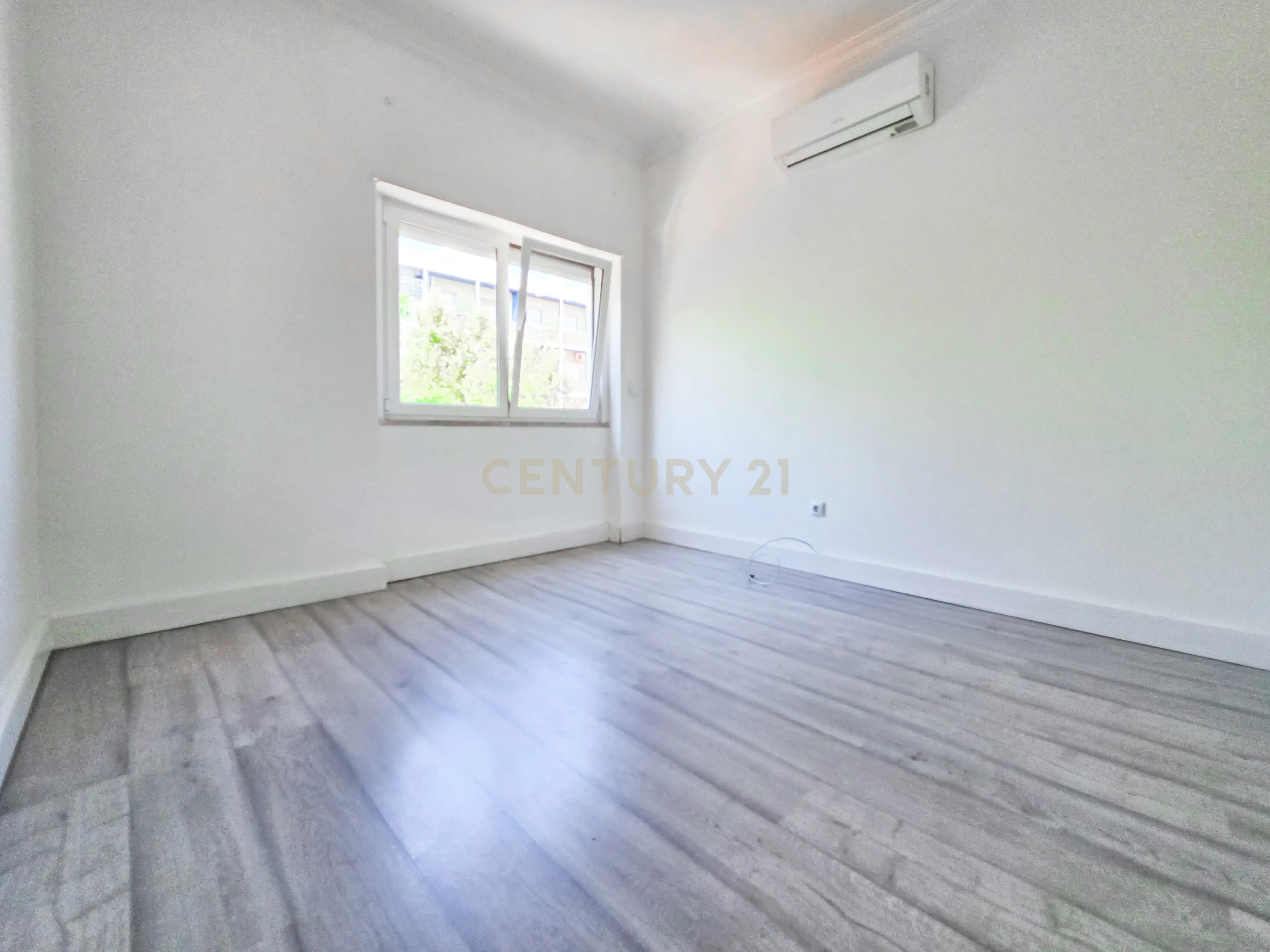 Fotografia 12 de Apartamento T2 Remodelado no Barreiro – Moderno, Versátil e Pronto a Habitar