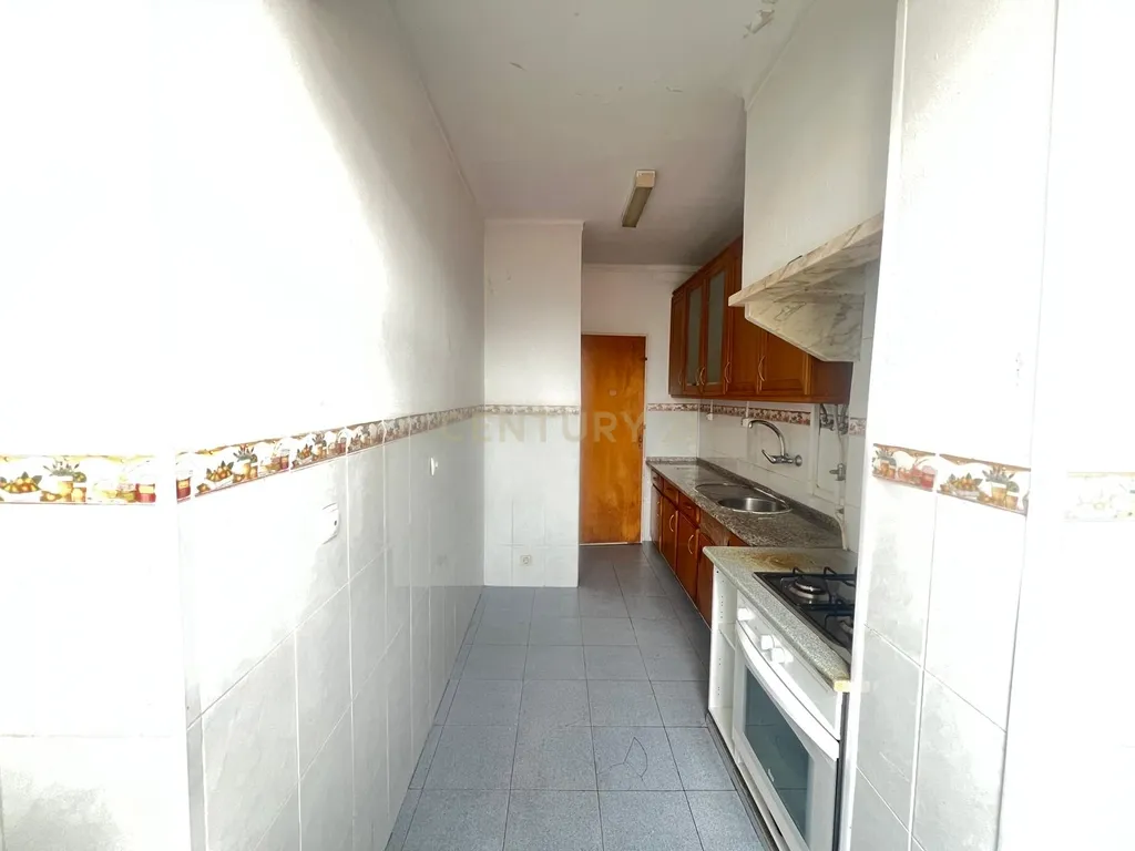 Apartamento de 3 assoalhadas , Laranjeiro, Almada - Image 13