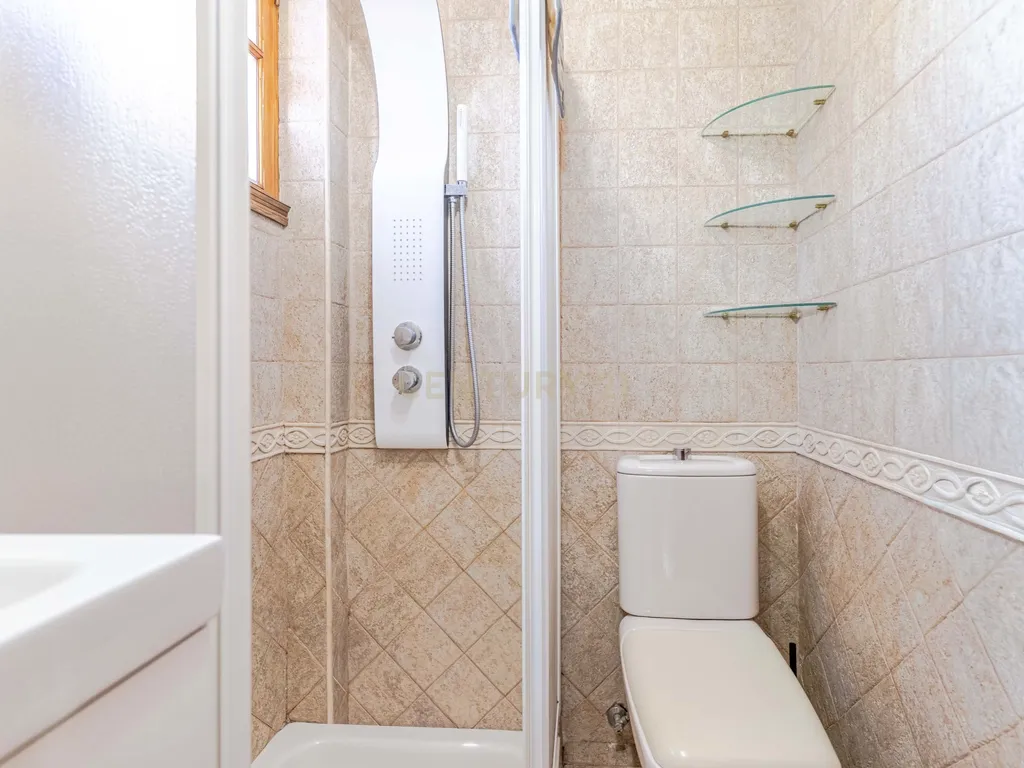 Moradia isolada em Otura com um terreno de 1.250 m², piscina, jardim e espaços para viver em paz - Image 50