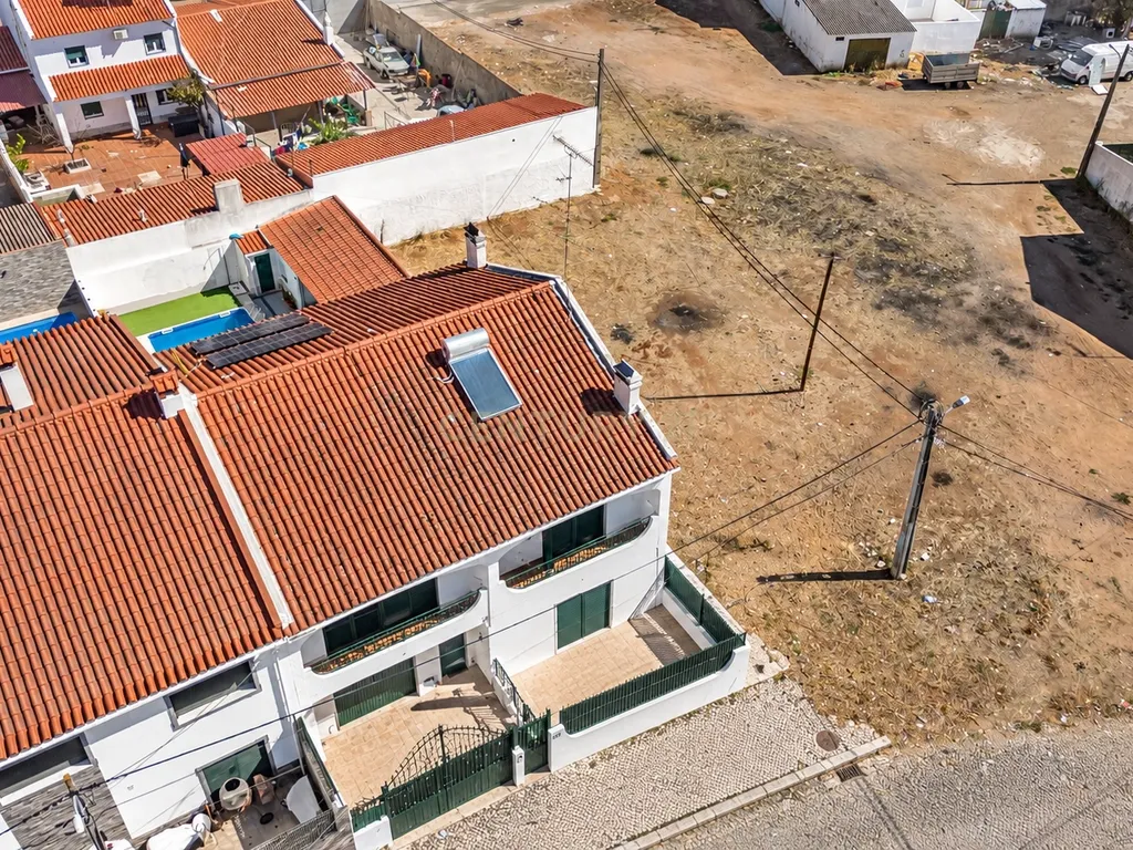 MORADIA T5 COM GARAGEM E PISCINA, 327 M² DE TERRENO PARA USUFRUIR - Image 55