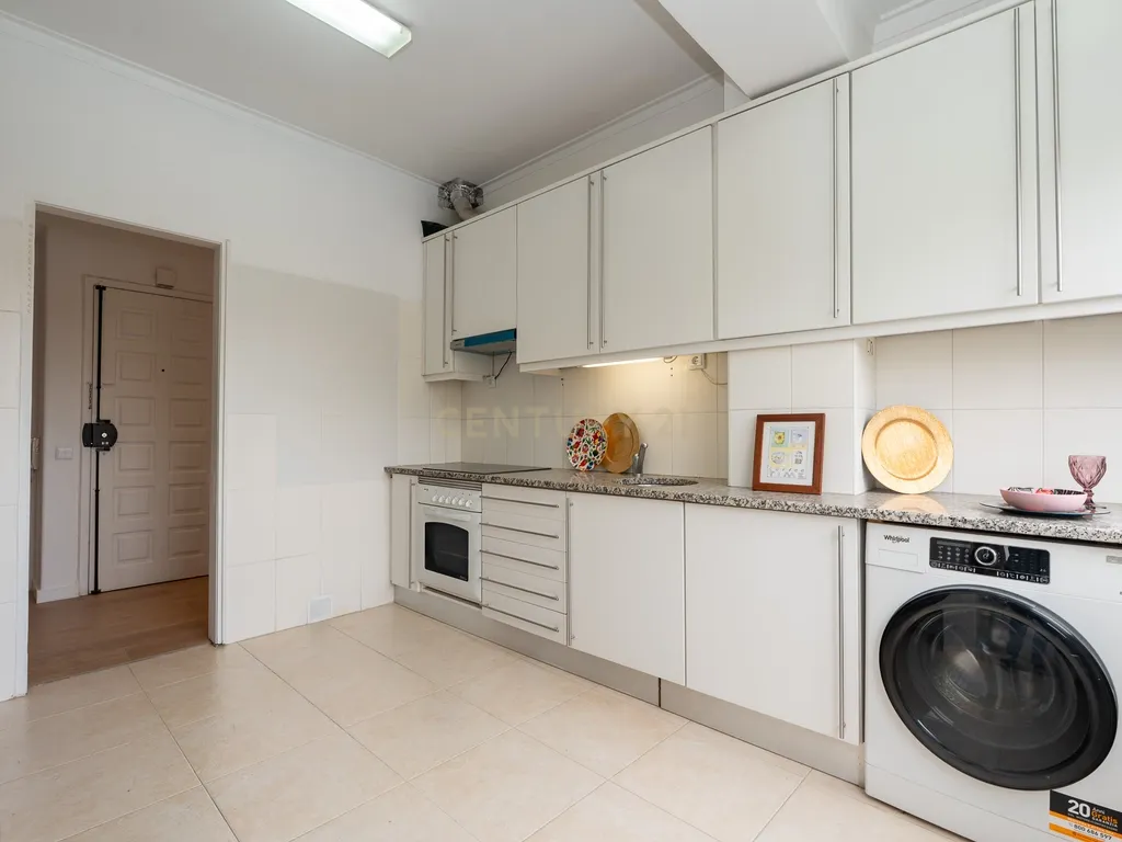 T2 Renovado em Odivelas — Conforto, Luz Natural e Localização Privilegiada - Image 11