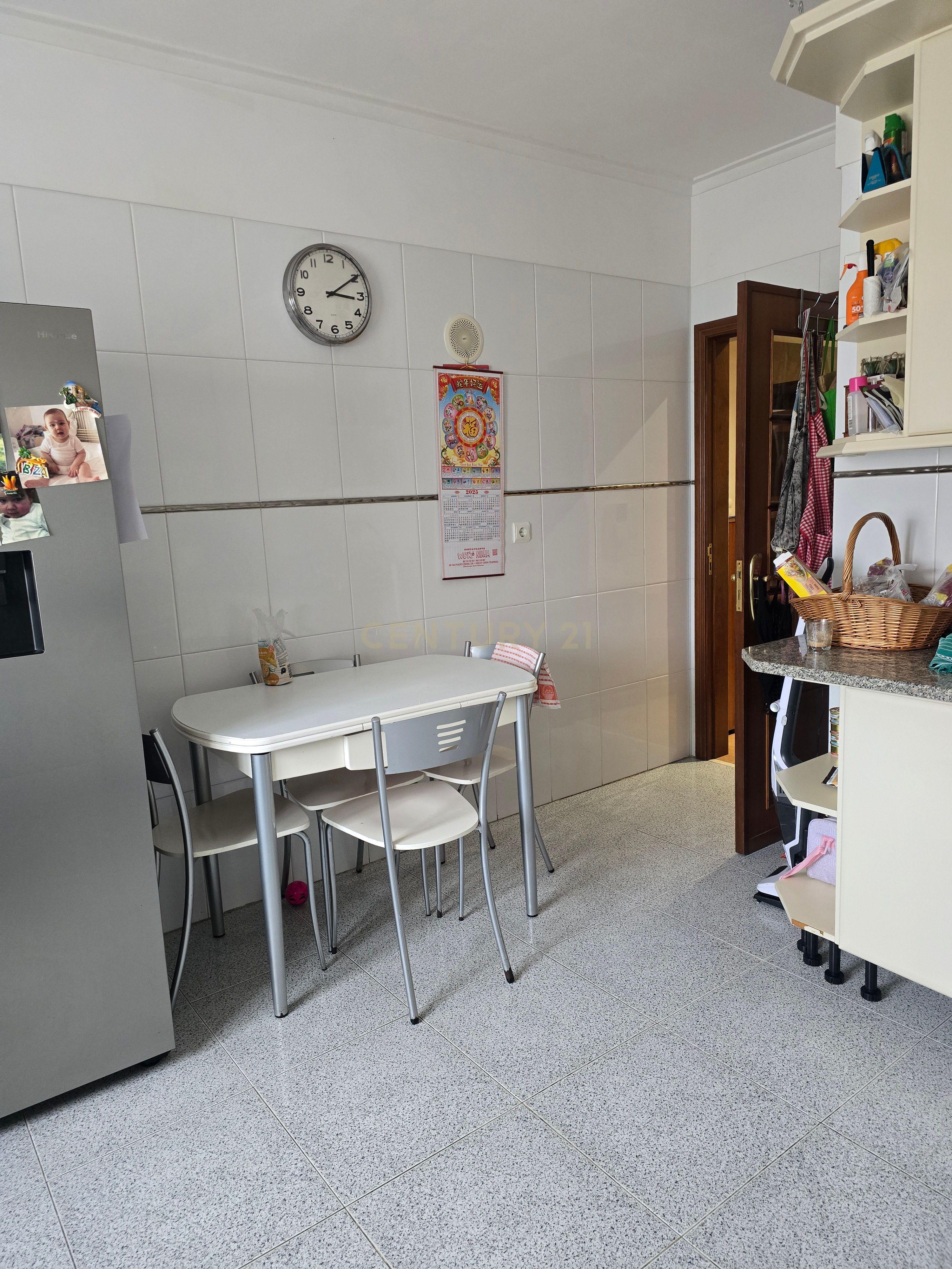 EXCLUSIVO T3 COM APROVEITAMENTO DE SOTÃO | CASAL DE CAMBRA - Image 8