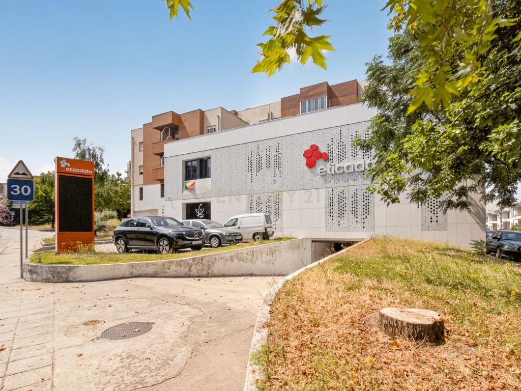 T3+1 com Garagem Fechada e Elevador | Lomar – Braga - Image 28