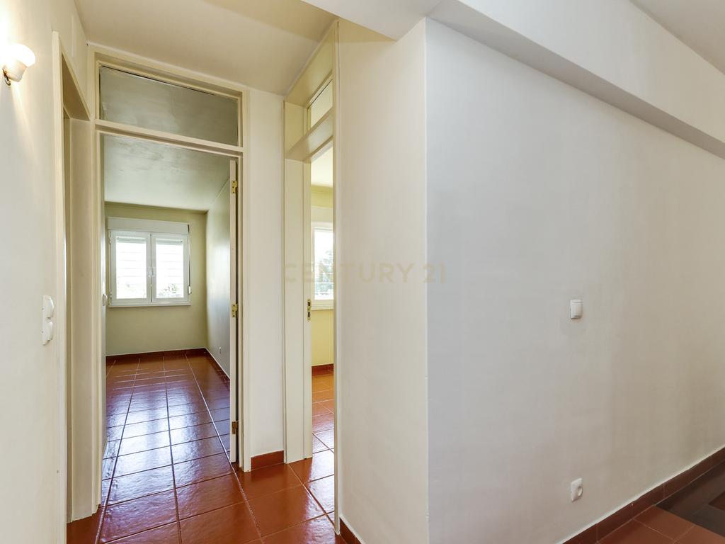 Apartamento T4 Duplex no coração de Telheiras - Image 26