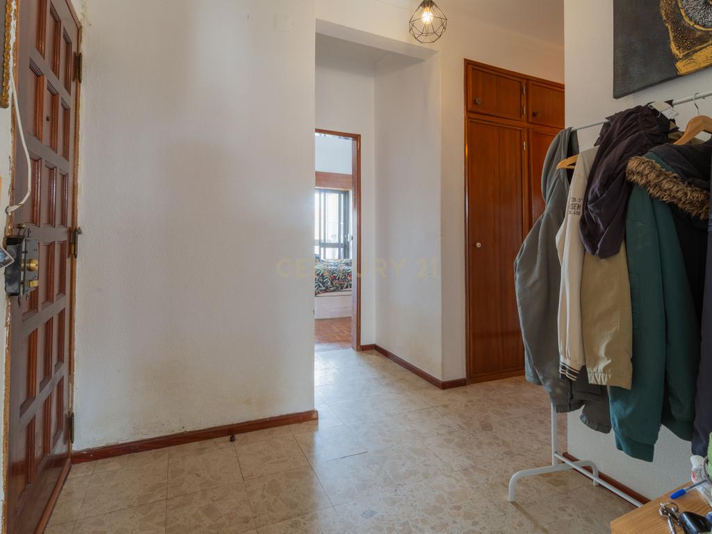 Apartamento T4 convertido em T3 - Centro do Barreiro - Image 13