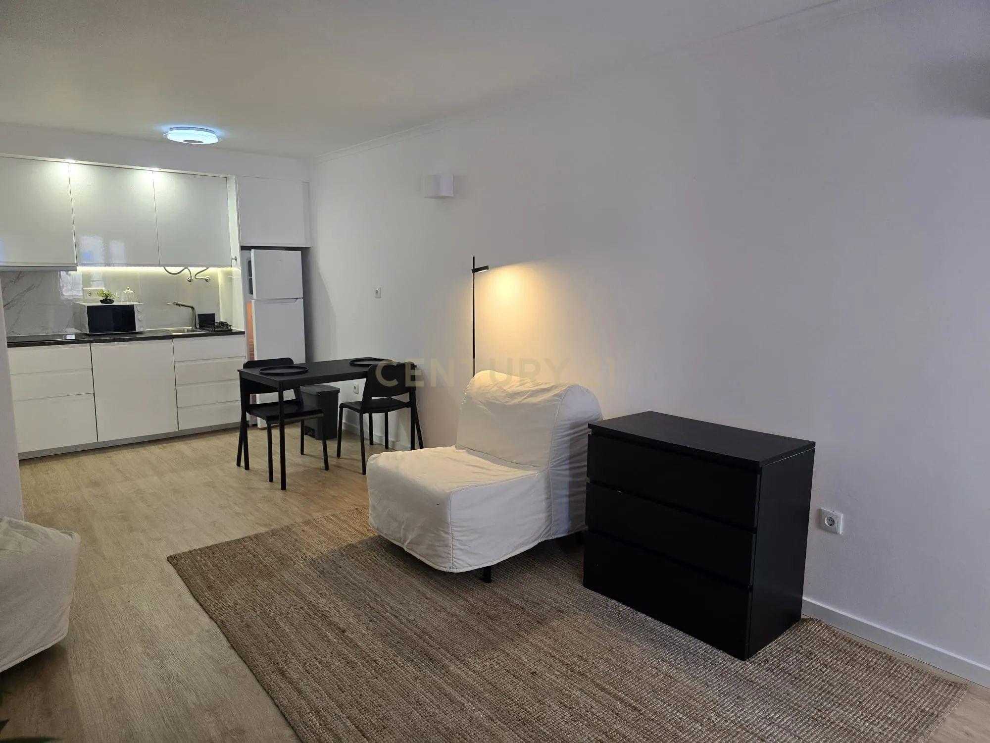 Apartamento T-0 /Estúdio em Almada , Perto do Centro e Transportes - Image 2