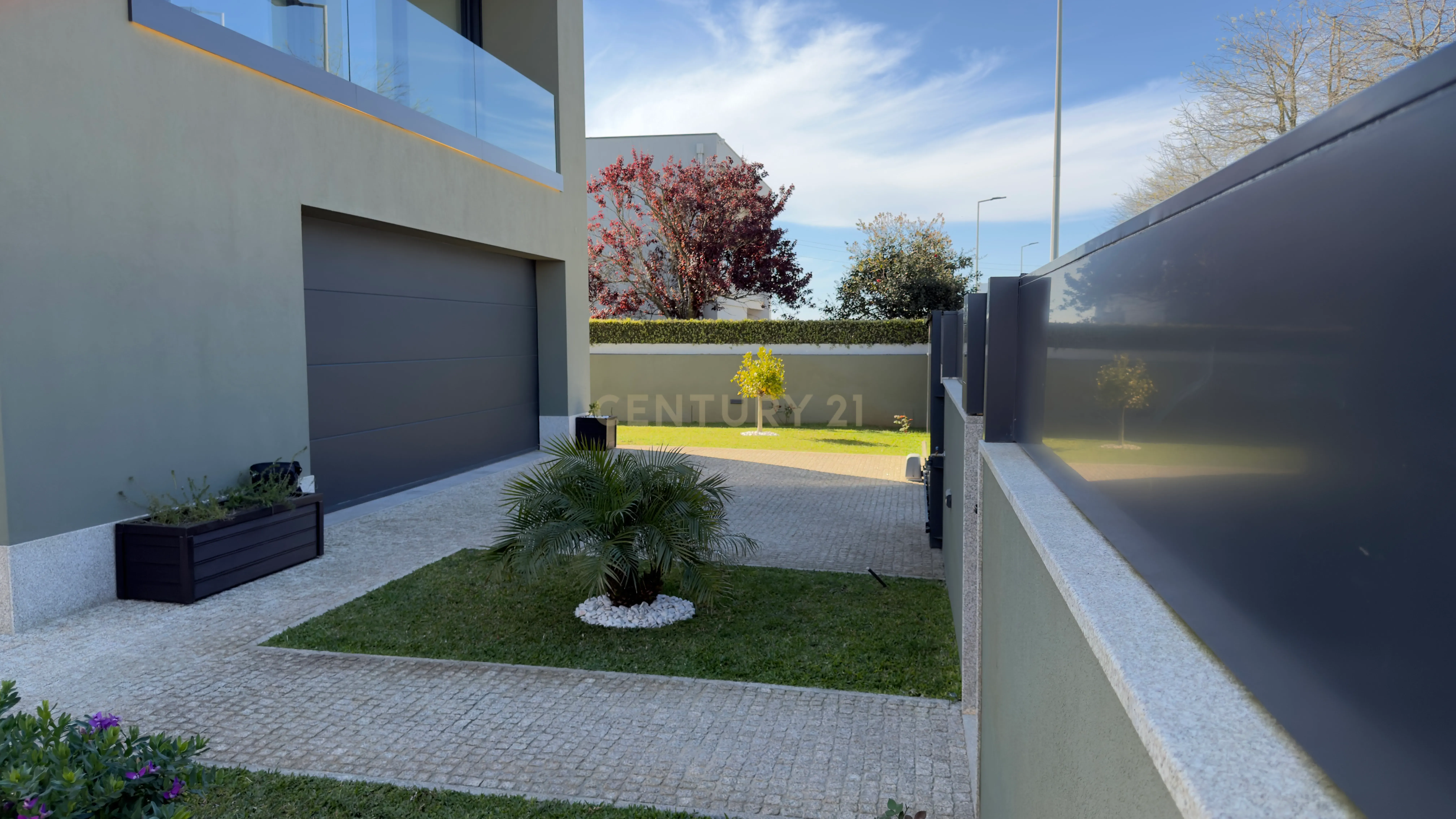 Fotografia 9 de Moradia Contemporânea de Luxo em Azurara | Elegância, Privacidade e Distinção