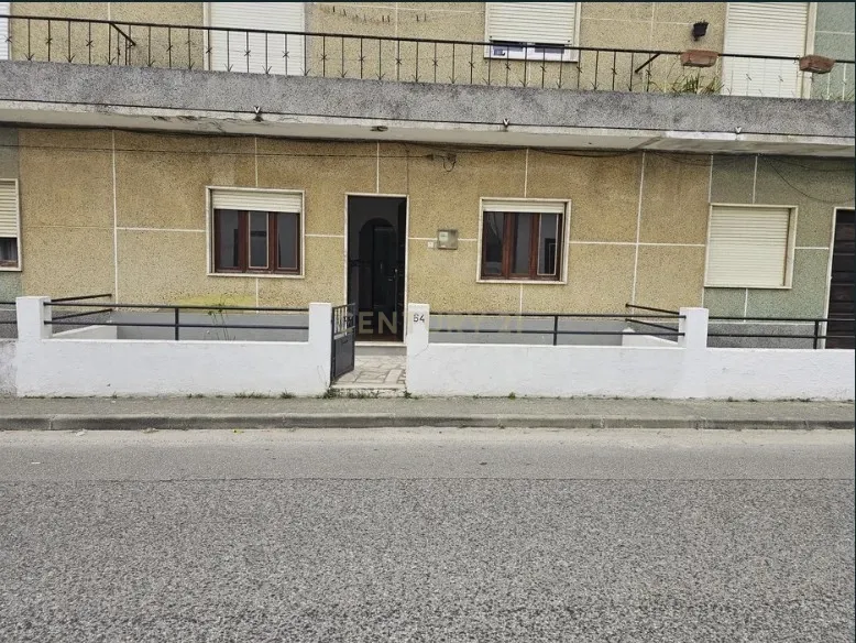 Apartamento T2 em Vila Nova da Barquinha - Image 1