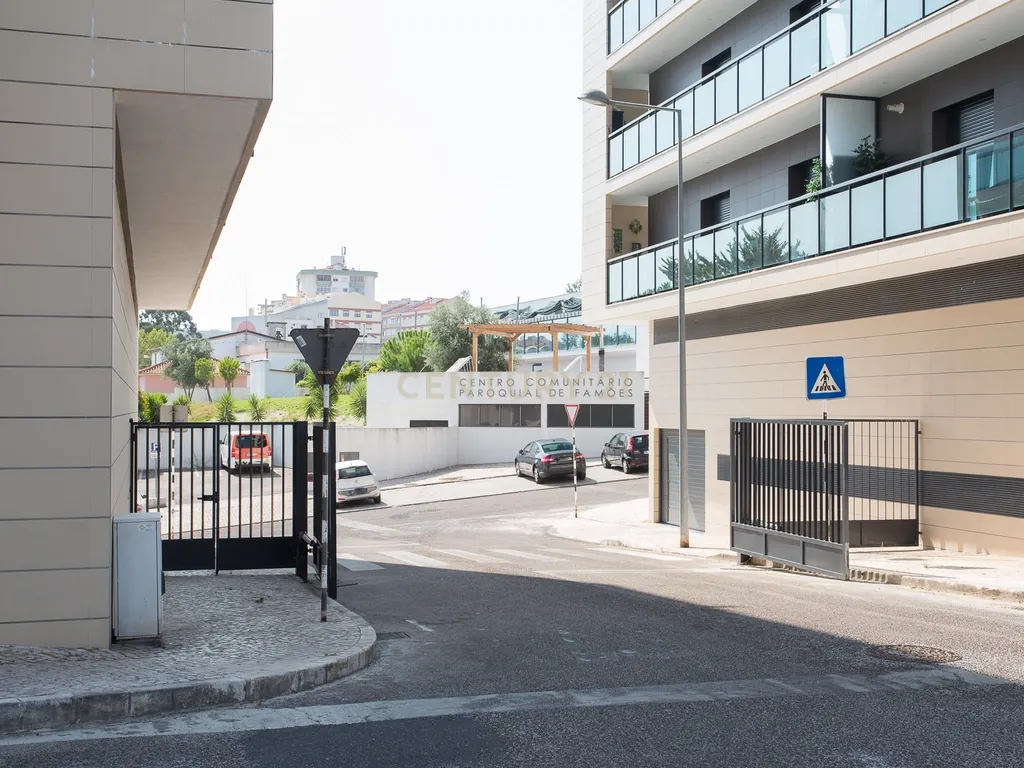 Apartamento T2 num condomínio com Vista Panorâmica em Odivelas, Famões - Image 27