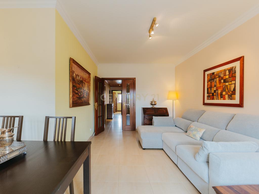 T3 na Ramada | Praça Sara Afonso - Image 4
