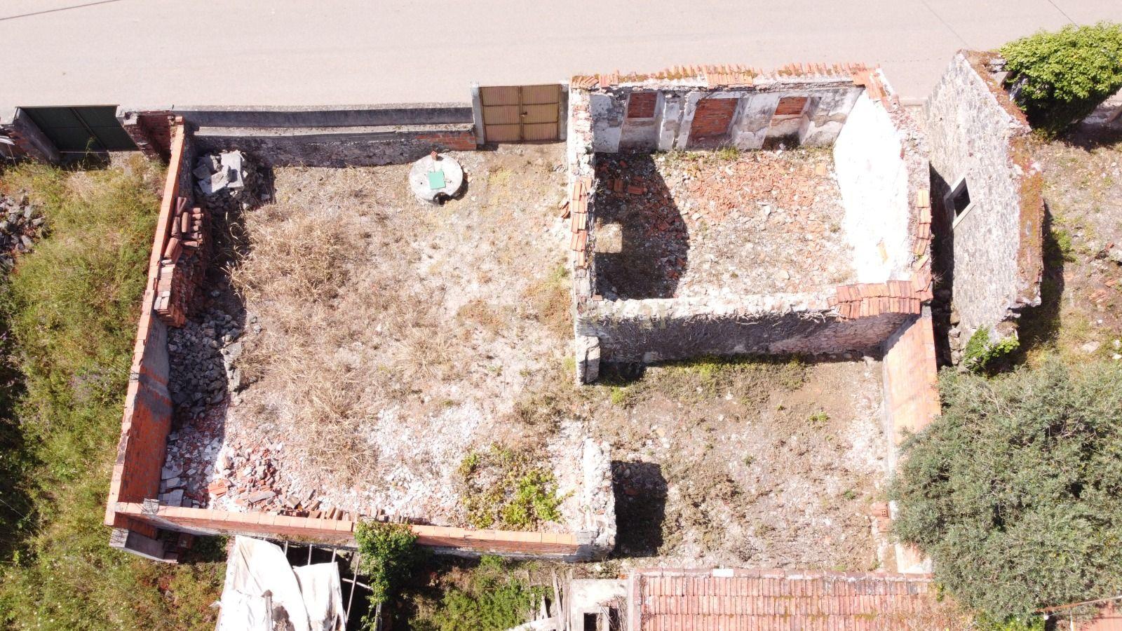 Fotografia 2 de Ruina com Potencial em Coz, Alcobaça - 150m²