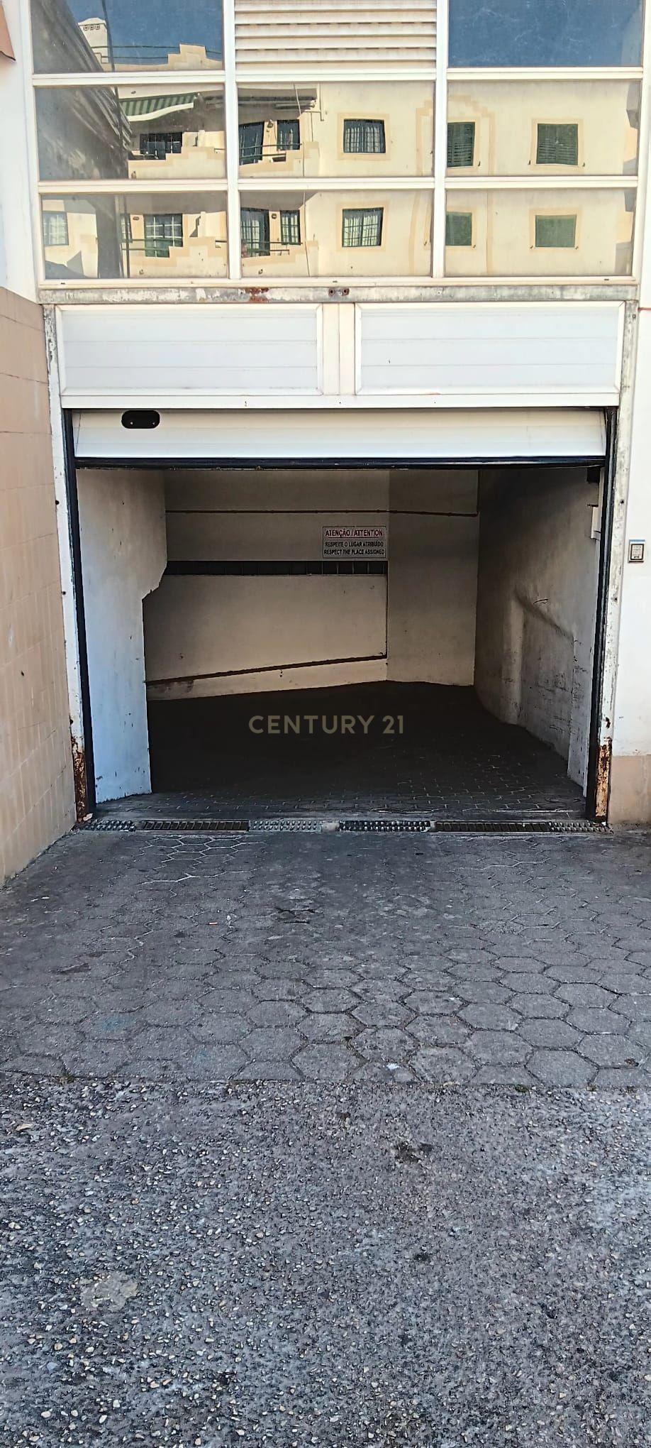 Fotografia 6 de LUGAR GARAGEM  EM ALVOR JUNTO PASTELARIA SUIÇA
