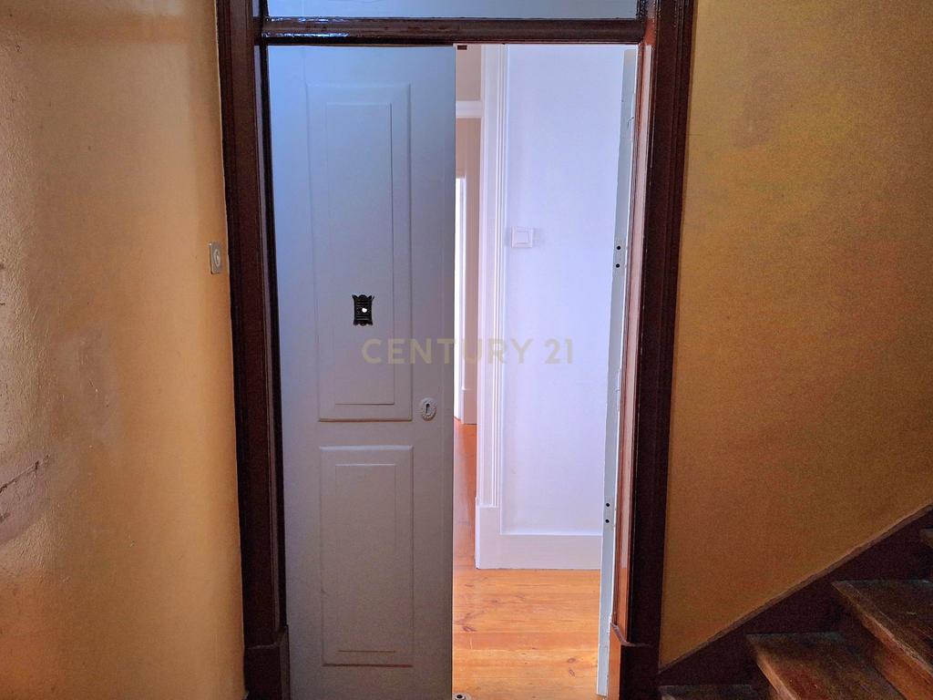  Apartamento T3+2 para Arrendamento em Campolide - Image 32