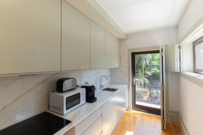 Apartamento T1 de charme com jardim no centro do Porto - Image 5