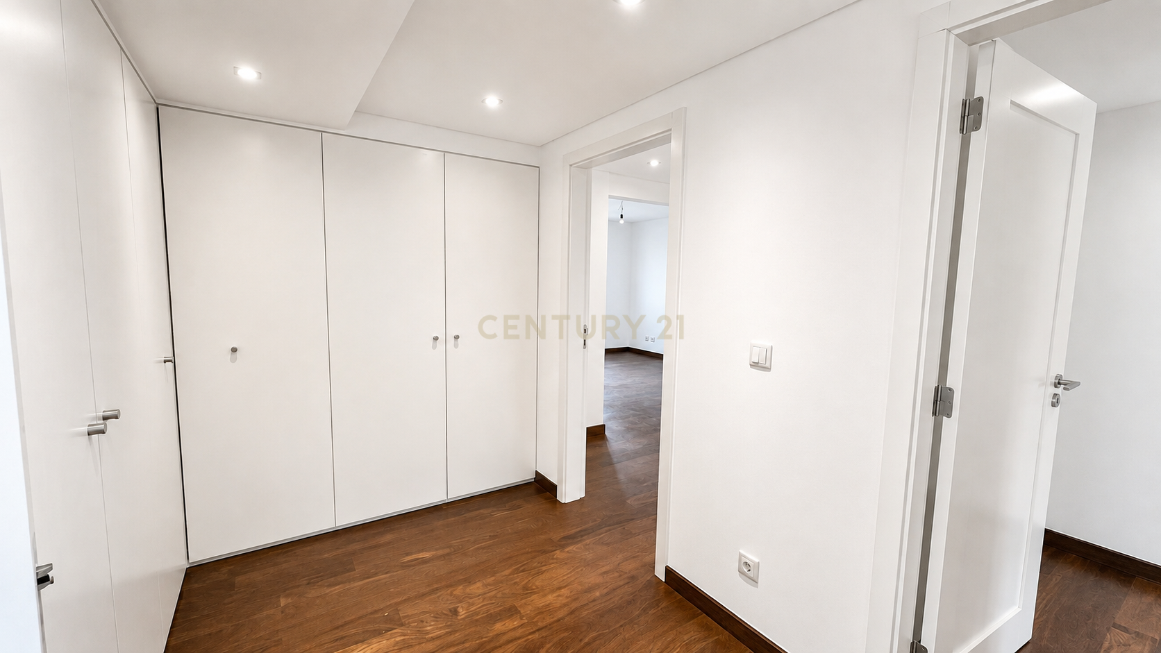 Fotografia 6 de Apartamento T4 para arrendar com 280 m² e 3 estacionamentos no Campo Pequeno