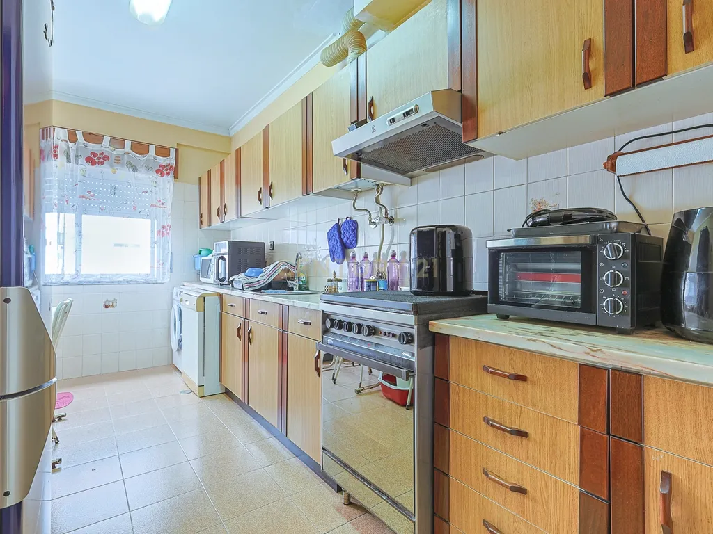 Apartamento T1 com Vista Panorâmica no Seixal - Image 16