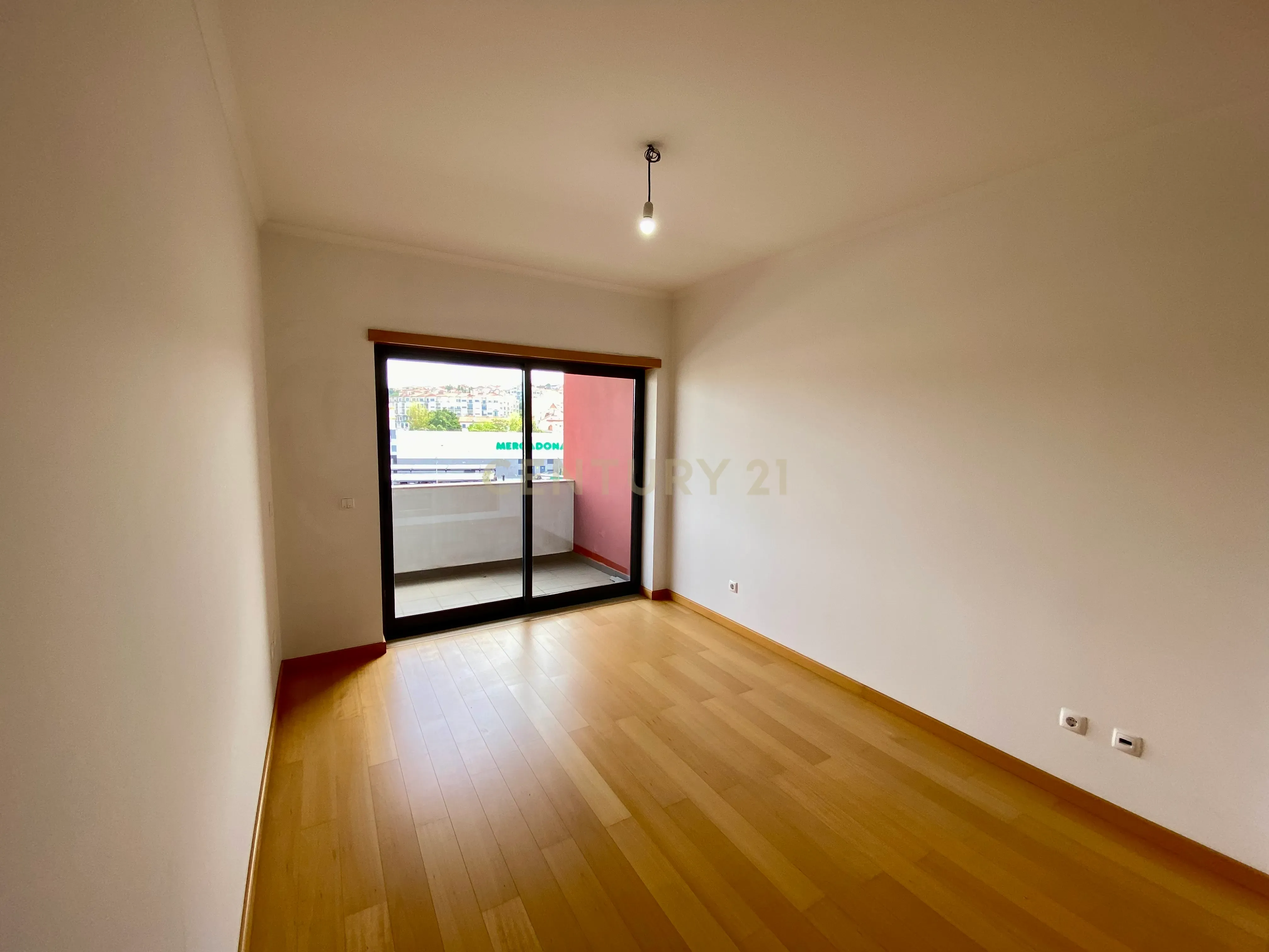 Apartamento T2 para Arrendamento em Caldas da Rainha - Image 15