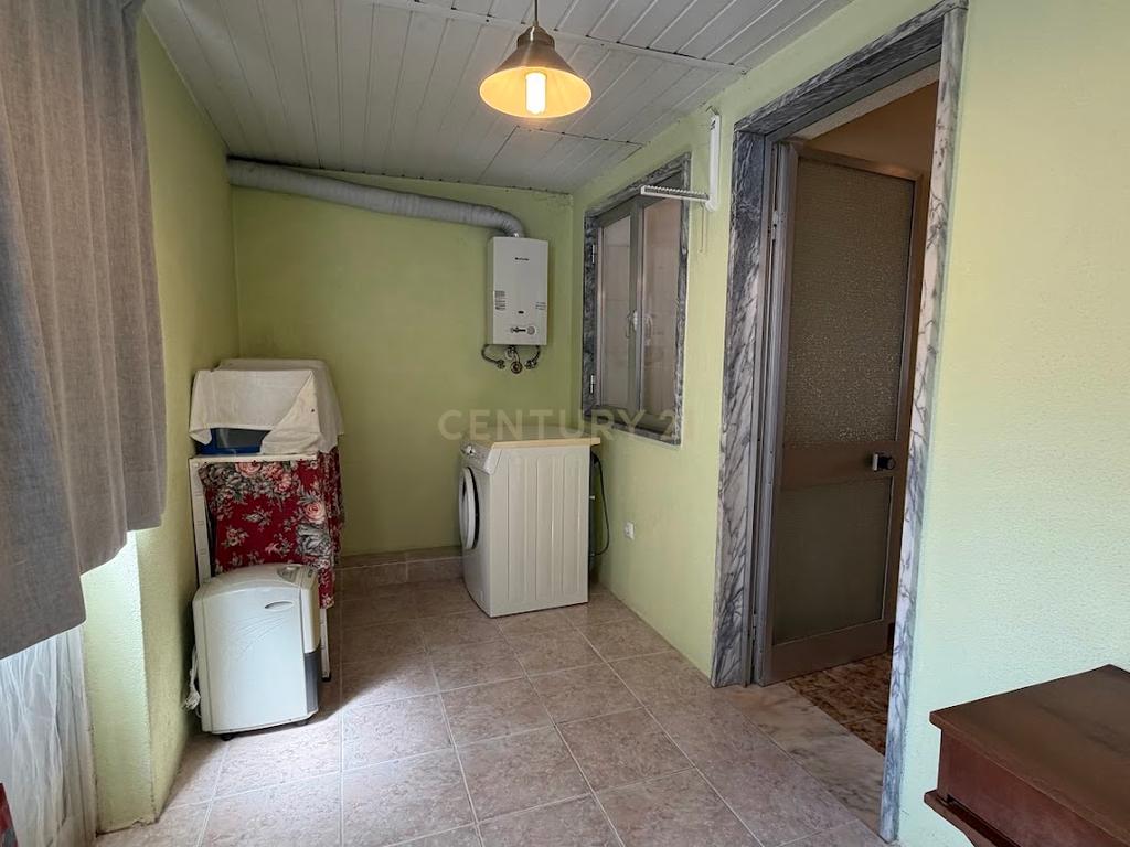 Moradia T2 + 1 no Centro de Portimão | Garagem 55 m² | Potencial + Proximidade às Praias - Image 36