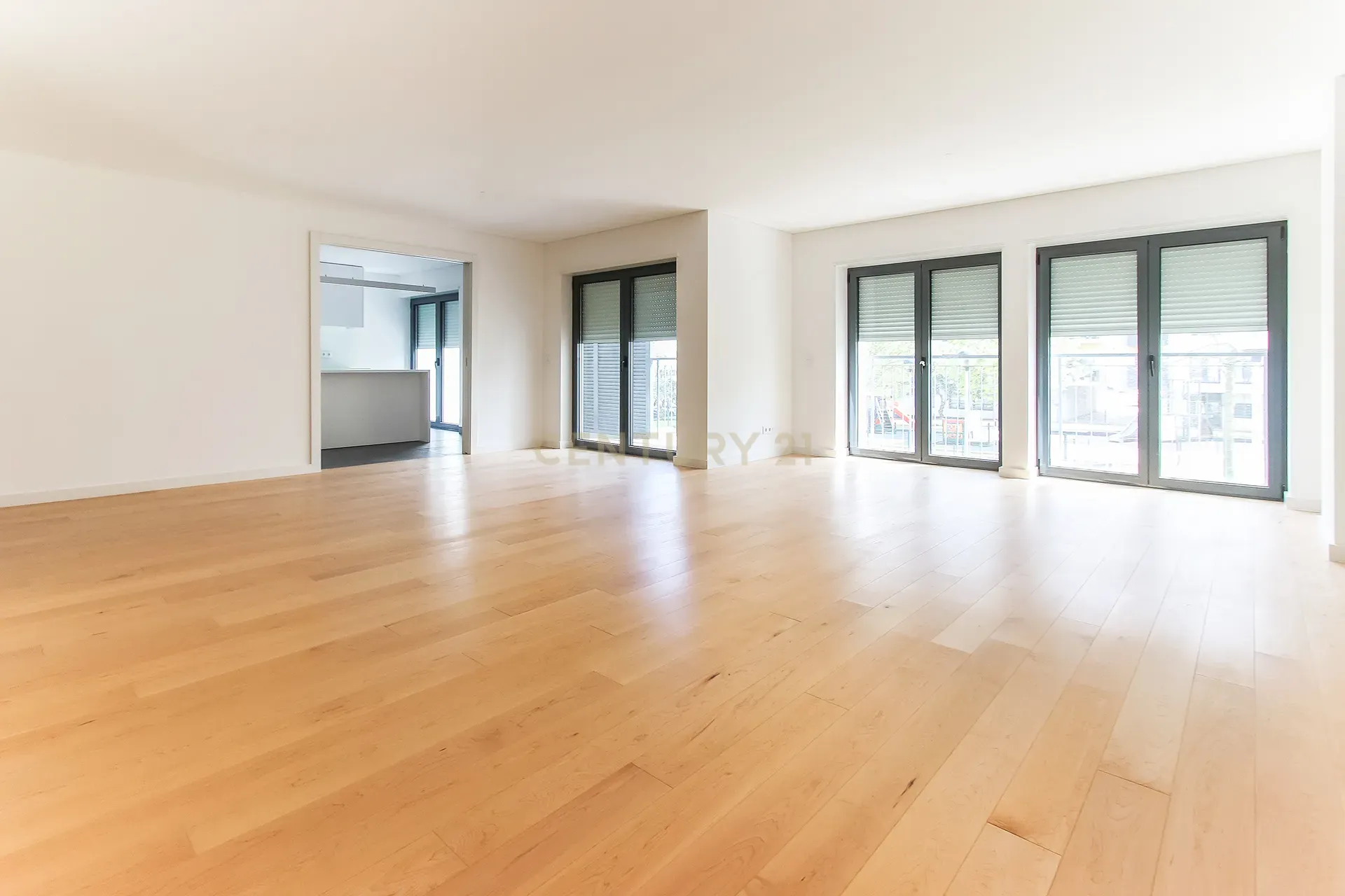 Vende construção NOVA - T4 ATALAIA 1ºD - Image 1