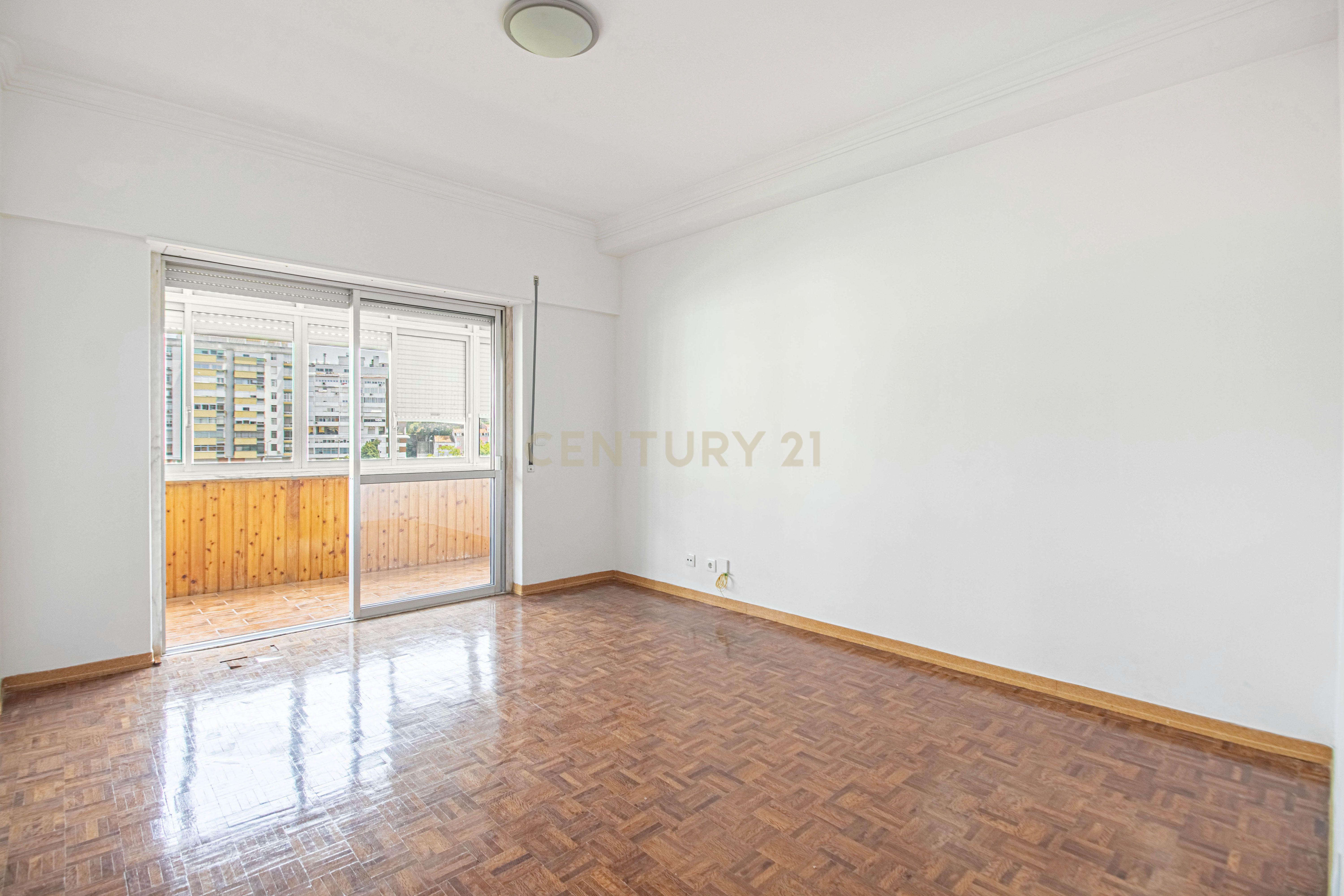 Fotografia 10 de Apartamento T2 Lumiar c/ Arrecadação
